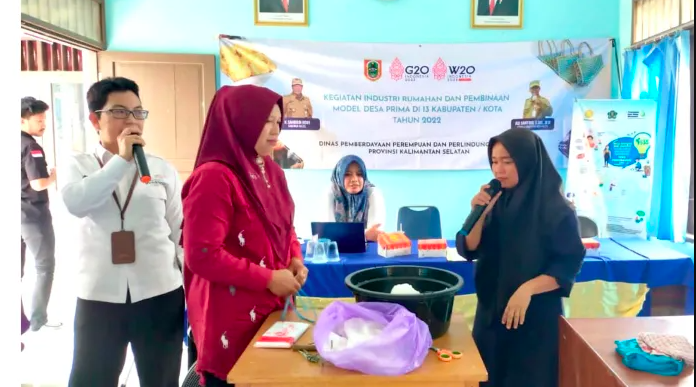 Dinas P3AP2KB Tanbu Gelar Pelatihan Keterampilan Industri Rumahan Di Desa Suka Damai Mantewe
